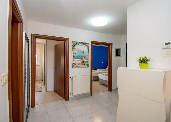 Modern Luka In * Πούλα