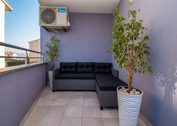 Modern Luka In * Πούλα