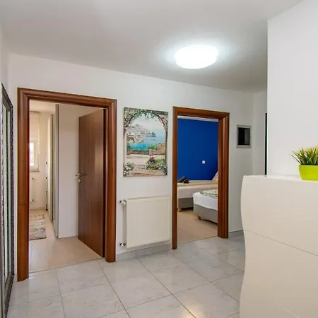 Modern Luka In * Pola