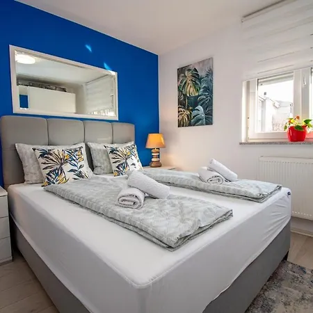Modern Luka In Apartment Pula