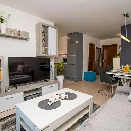 Apartment Modern Luka In Pula