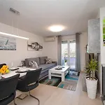 Modern Luka In Appartement *