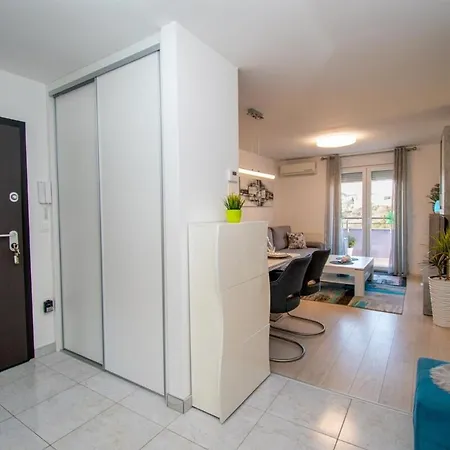 Apartment Modern Luka In Pula