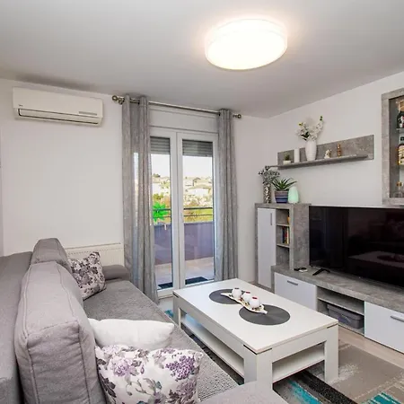 Modern Luka In Apartment Pula