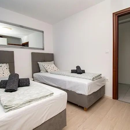 Apartment Modern Luka In Pula