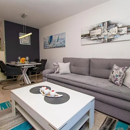 Apartment Modern Luka In